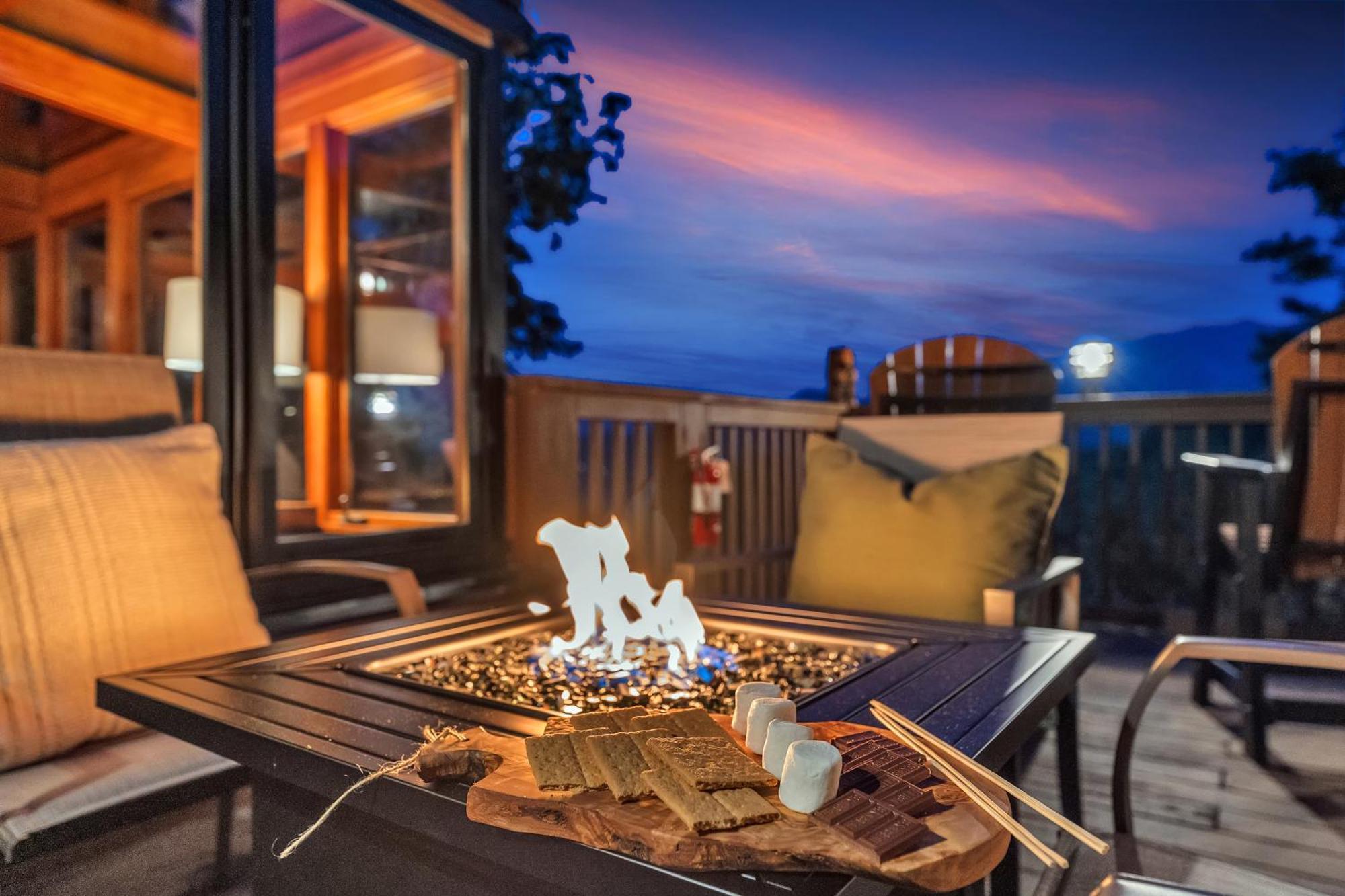 גטלינבורג Family Chalet With Sauna, Hottub, Heavenly Views! Mins To Downtown! מראה חיצוני תמונה