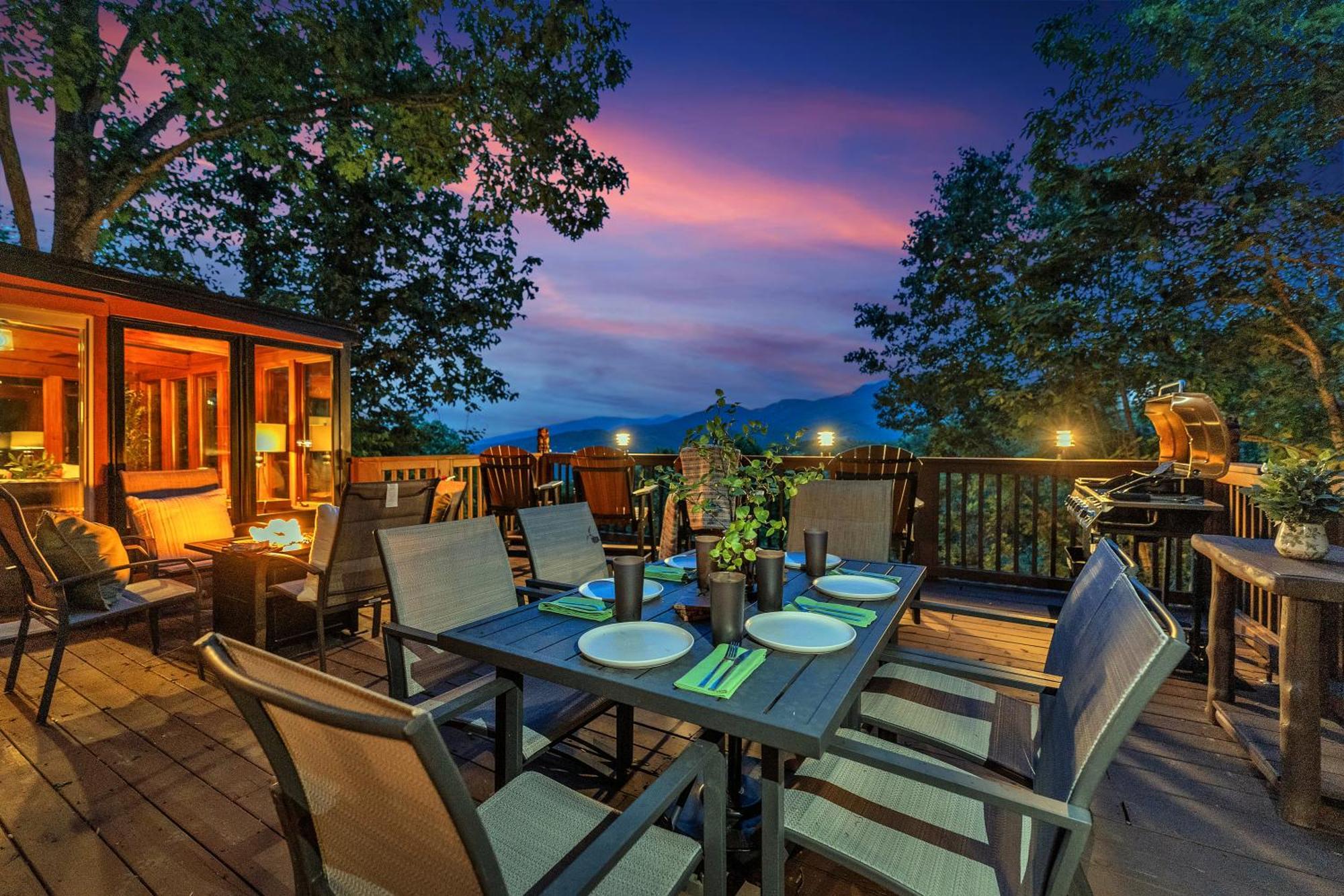 גטלינבורג Family Chalet With Sauna, Hottub, Heavenly Views! Mins To Downtown! מראה חיצוני תמונה