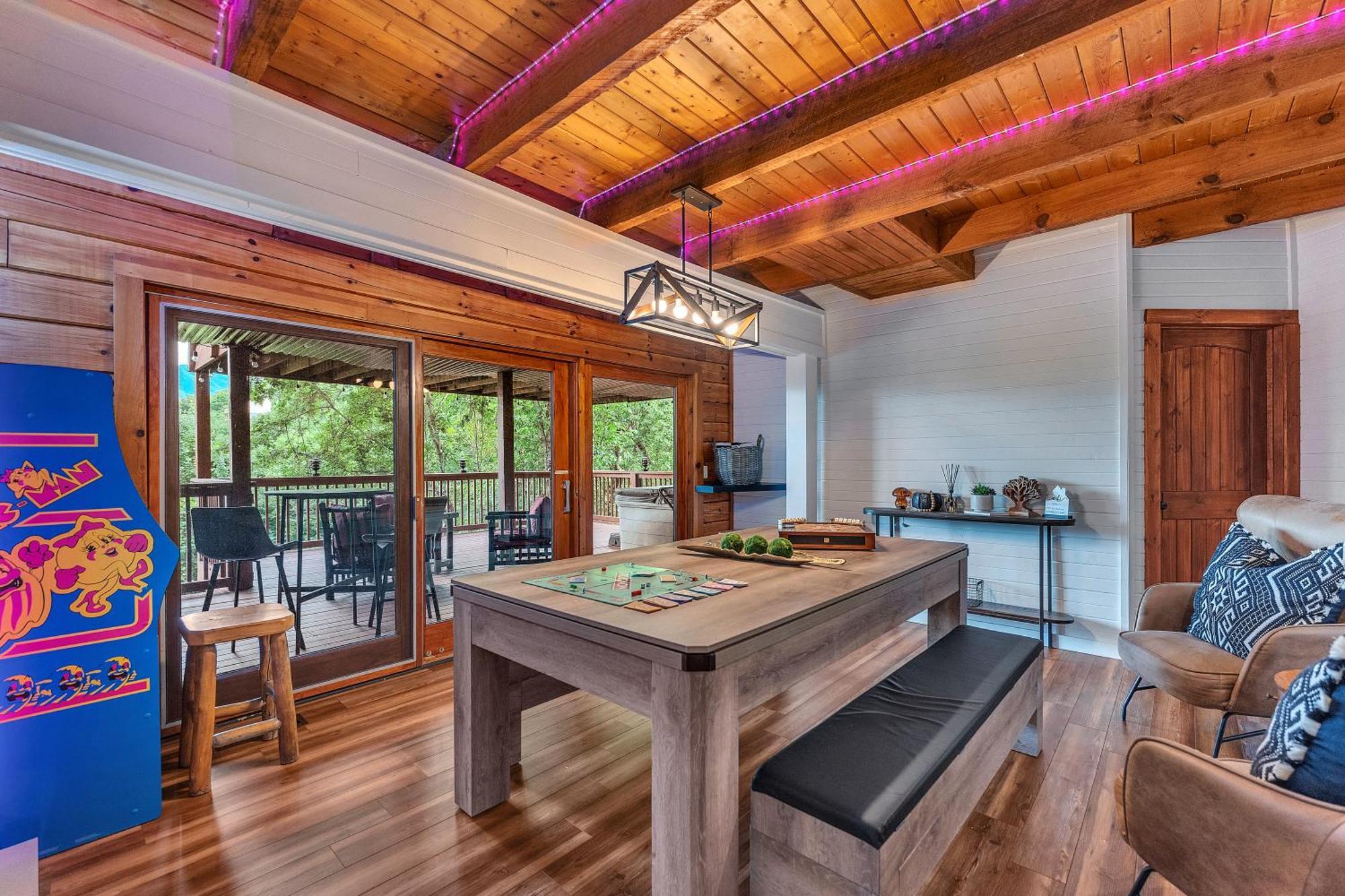 גטלינבורג Family Chalet With Sauna, Hottub, Heavenly Views! Mins To Downtown! מראה חיצוני תמונה