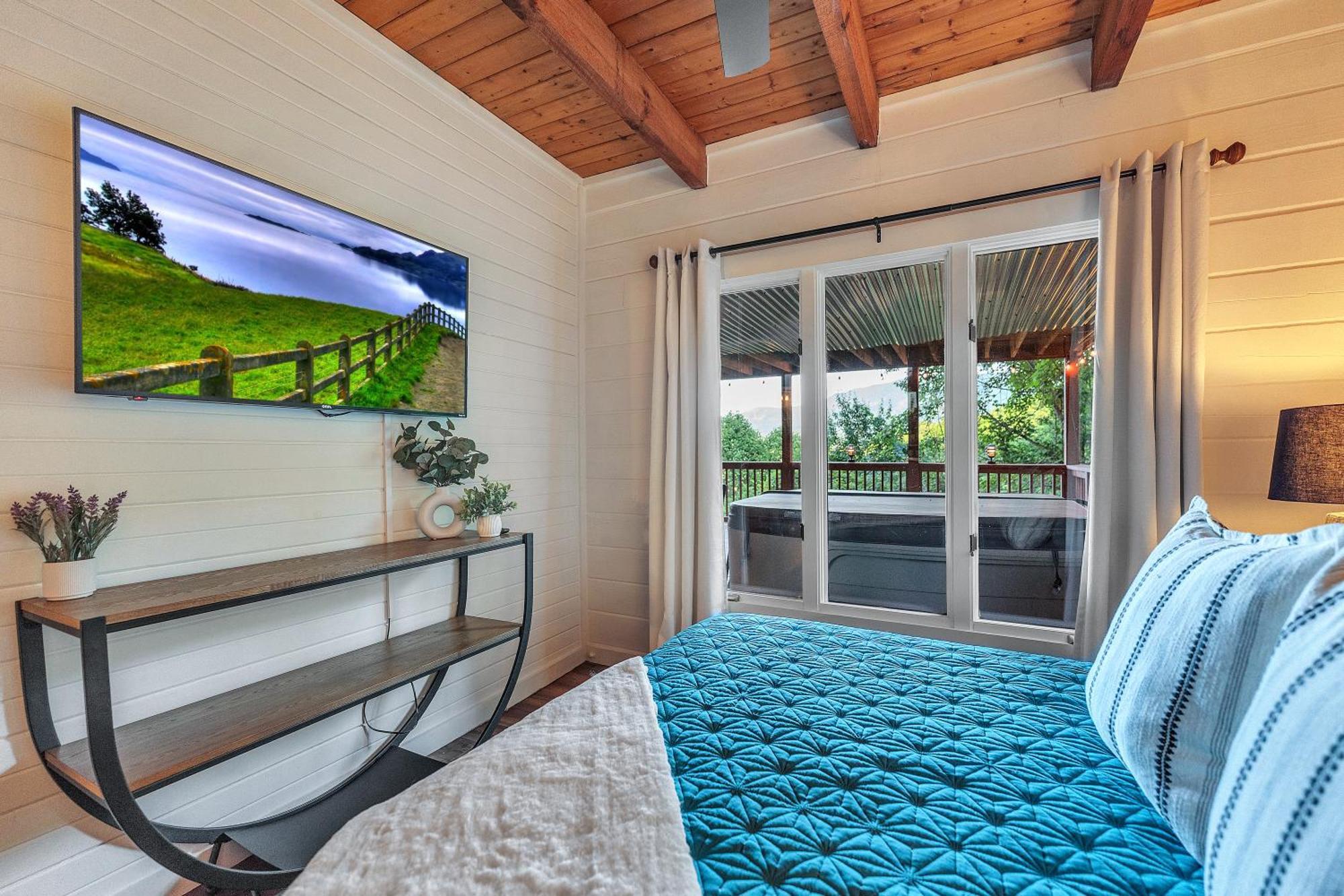 גטלינבורג Family Chalet With Sauna, Hottub, Heavenly Views! Mins To Downtown! מראה חיצוני תמונה