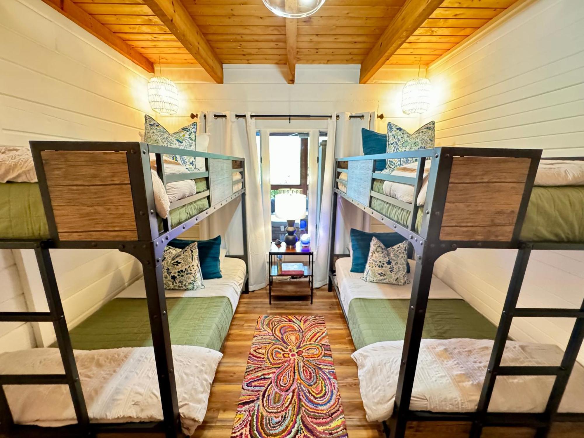 גטלינבורג Family Chalet With Sauna, Hottub, Heavenly Views! Mins To Downtown! מראה חיצוני תמונה